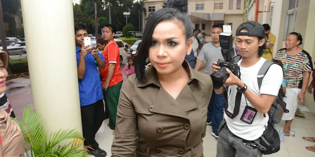 Melanie Ricardo Kenang 'Kejar' Pemain Bola Bareng Julia Perez