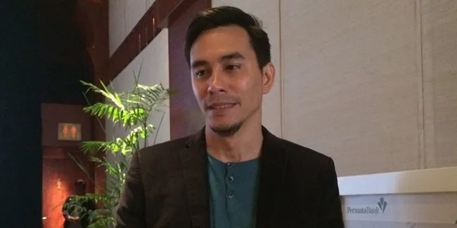 Mendaki Gunung, Darius Sinathrya Punya Misi Khusus