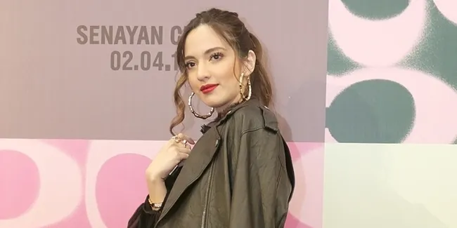 Mengaku Nggak Bisa Apa-Apa, Nia Ramadhani Cuma Menemani Saat Seluruh Menantu Bakrie Sibuk di Dapur