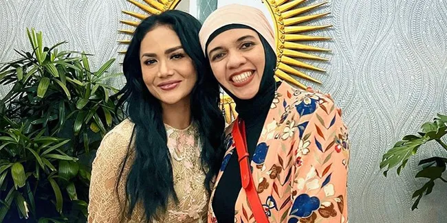 Meski Baru Pertama Kali Bertemu Setelah 3 Tahun Nggak Pernah Pulang ke Indonesia, Ibu Atta Halilintar Ternyata Langsung Akrab dengan Krisdayanti