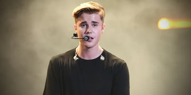 Meski Sibuk, Bieber Luangkan Waktu Untuk Telepon Wanita Ini