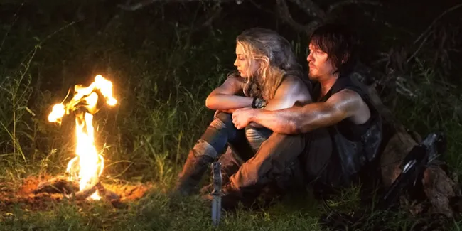 Mesra di 'THE WALKING DEAD', 2 Seleb Ini Ternyata Tak Pacaran