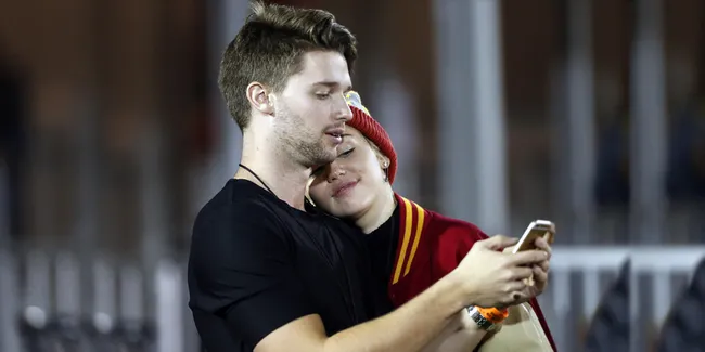 Mesranya... Miley Cyrus - Patrick Schwarzenegger Kencan Romantis