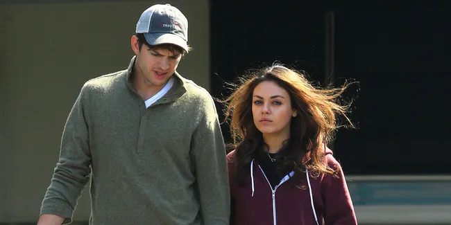 Mila Kunis Kenang Ciuman Pertama Bareng Ashton Kutcher