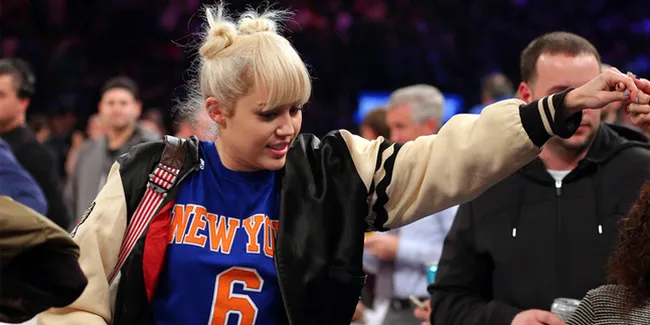 Miley Cyrus Dikabarkan Batal Menikah, Sang Ayah Buka Suara