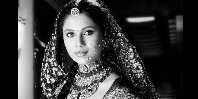 Mirip, Vibha Anand 'Kembaran' Rani Mukherjee?