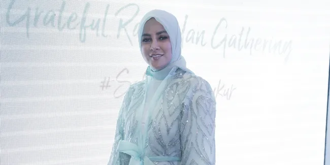 Mobil Ditabrak Driver Taksi Online, Olla Ramlan Malah Beri Uang ke Pelaku