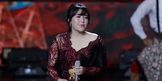 Mobil Mewahnya Dibakar Orang, Via Vallen Baper Ingat Kenangan di Dalamnya