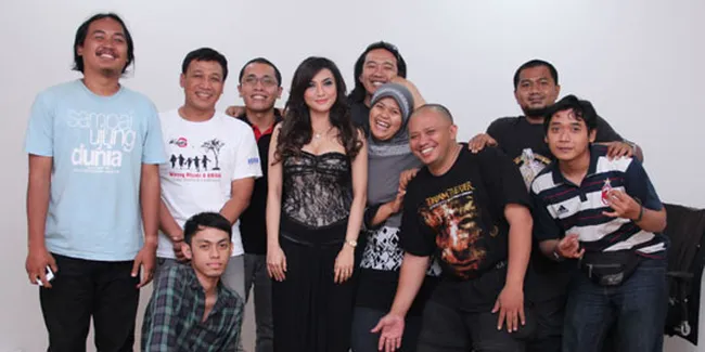 Artis Cantik Wiwid Gunawan Kunjungi Kapanlagi.com