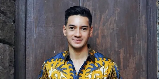 Momen Hangat Andrew White Peluk Lydia Kandou Sang Ibu Mertua