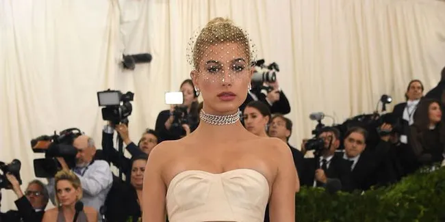 Move On Dari Justin Bieber, Hailey Baldwin Mesra Dengan Pria Ini