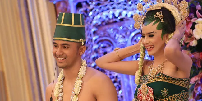 Mudik ke Blitar, Hengky Kurniawan Nongkrong di Warung Ronde