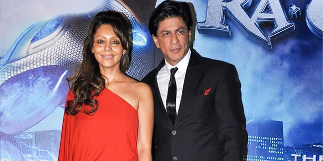 Naik Jet Pribadi Mewah, SRK Pose Bareng ke-3 Buah Hatinya