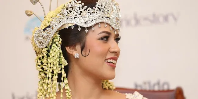 Netizen Soroti Make Up Pernikahan Raisa: Kurang Glamor