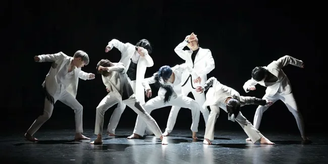 Nggak Mau Kalah dari ARMY, Begini Reaksi Kocak BTS saat Nonton MV 'Black Swan'