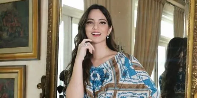 Nia Ramadhani Sakit Hati dan Galau Dibilang Netizen Nggak Asik, Pasang Wajah Cemberut