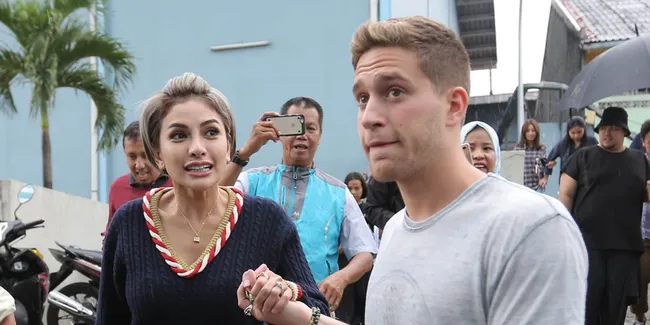 Nikita Mirzani Tak Lagi Gandeng Pria Prancis Bets Alel?