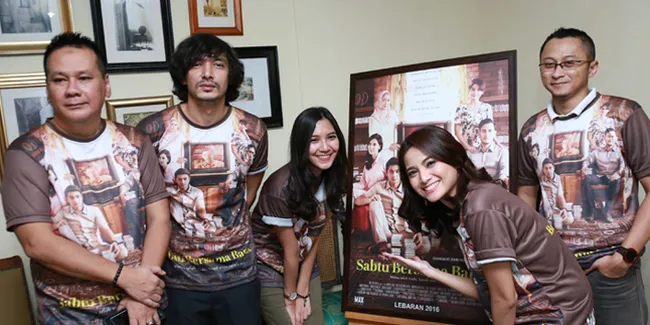 Novel Laku Keras, Sutradara 'SABTU BERSAMA BAPAK' Terbebani?