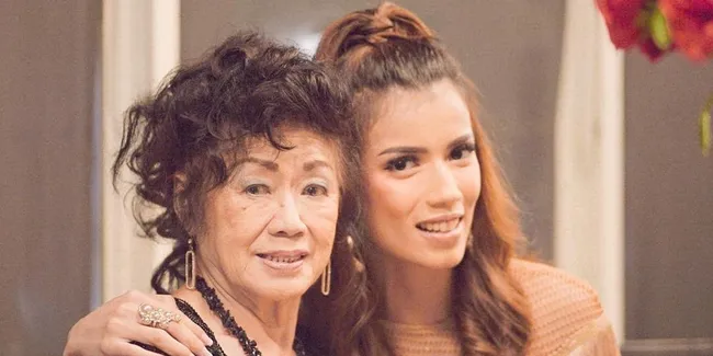 Olahraga Bareng Camer, Sabrina Chairunnisa Tampak Akrab Dengan Ibu Deddy Corbuzier