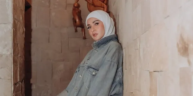 Olla Ramlan: Dari Banjarmasin hingga Puncak Karier - Kisah Cantik yang Tak Lekang Waktu