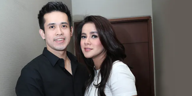Olla Ramlan Didaulat Jadi 'Sexiest Mom', Suami Was Was