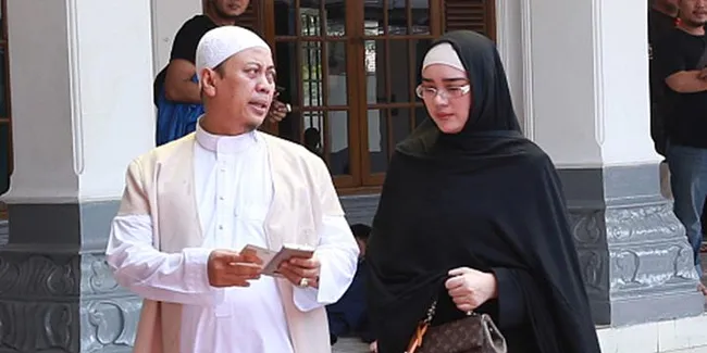 Opick Dirumorkan Tak Beri Nafkah, Unggahan Sang Istri 'Pukul' Para Tukang Fitnah