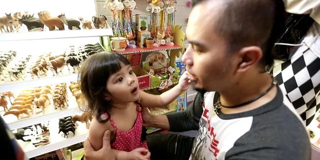 Paceklik, Ahmad Dhani Belum Berikan Hadiah Ultah Untuk Safeea