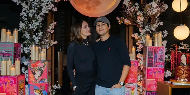 Pakai Kebaya Putih, Luna Maya Gelar Upacara Melaspas Rumah Baru di Bali