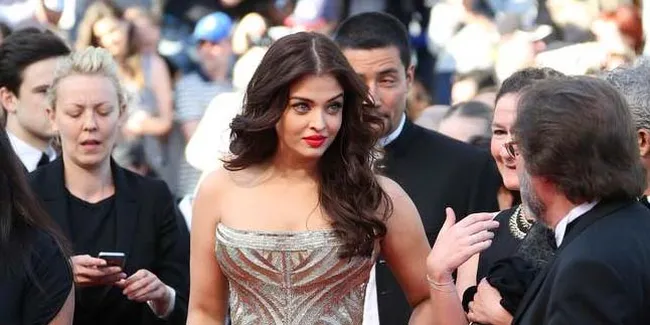 Pakai Make Up Minimalis, Aishwarya Rai Tetap Cantik Paripurna