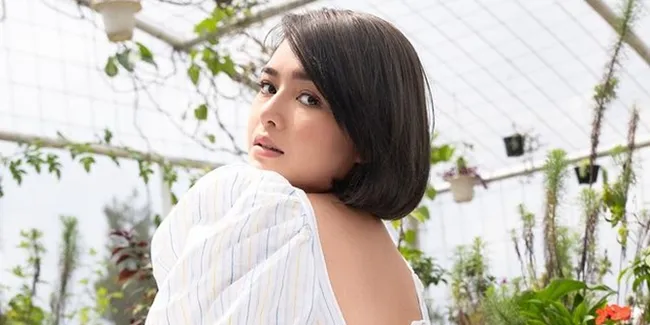 Pakai Outfit Backless, Amanda Manopo Pamer Tato Huruf Arab di Pinggang Bikin Netizen Gagal Fokus!