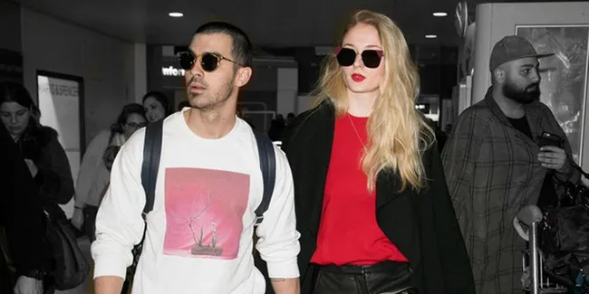 Pamer Cincin, Joe Jonas dan Sophie Turner Resmi Tunangan