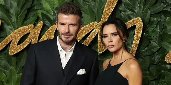 Pamer Foto Mesra, Victoria Duduk Manja di Pangkuan David Beckham
