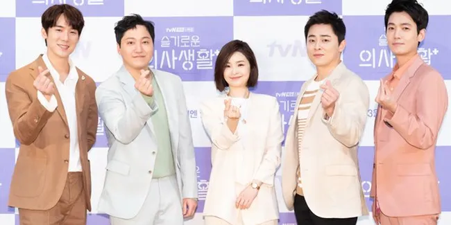 Para Pemain 'HOSPITAL PLAYLIST' Bongkar Isi Chat Terakhir di Grup, Jung Kyung Ho Perhatian - Janjian Pakai Baju Couple