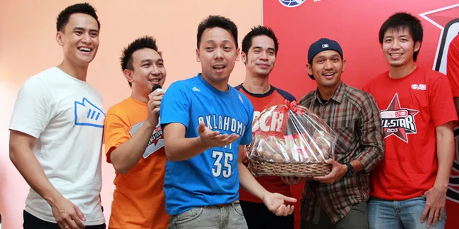 Pemain Basket NBA dan Happy Ballers Sambangi Panti Sosial