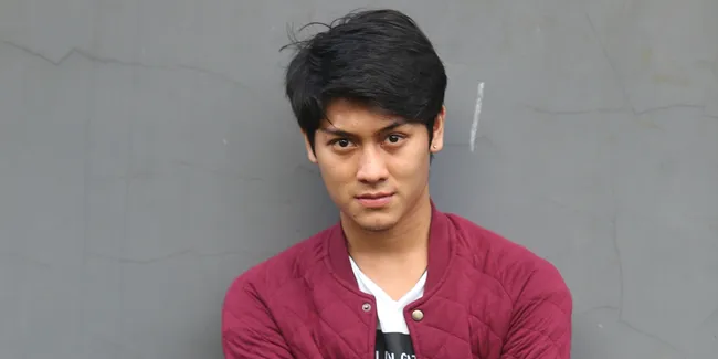Penampakan Perdana Rizky Billar Usai Terjerat Kasus Dugaan KDRT, Pamer Senyum Sumringah
