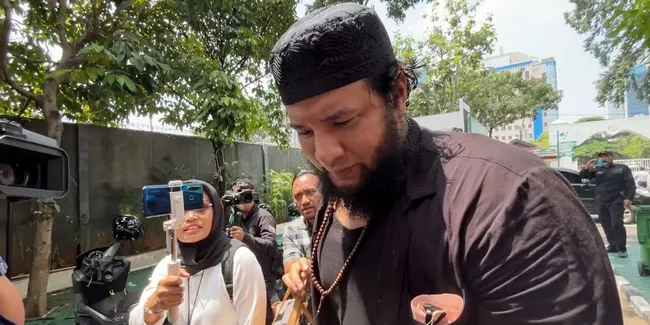 Penampilan Ammar Zoni Jadi Sorotan, Aditya Zoni Ungkap Sang Kakak Sibuk Baca Al-Qur'an dan Salat Selama Ditahan