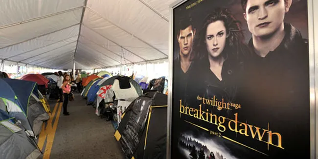 Penggemar Berat 'TWILIGHT' Dirikan Kemah Demi Premiere 'BREAKING DAWN PART 2'