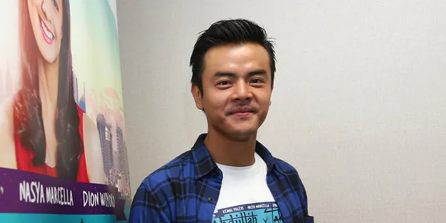 Perankan Sosok Muslim, Dion Wiyoko Belajar Adzan dan Salat