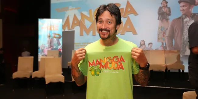 Perankan Supir Taksi di Film 'MANGGA MUDA', Tora Sudiro Pilih Tutupi Tato di Tubuhnya