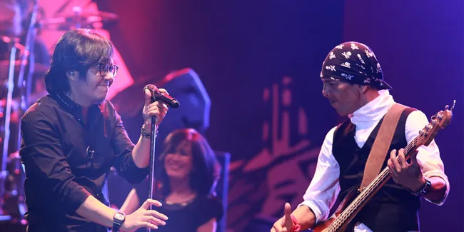 Perdana! Dewa 19 Feat Ari Lasso 'Perawani' Gedung DPR