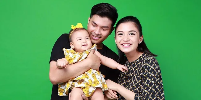 Perkasa! Glenn Alinskie Kuat Gendong Chelsea Olivia di Pundak Sambil Angkat Satu Kaki