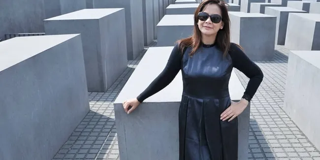 Pernah Berfoto di Monumen Holocaust, Memes Dukung Syahrini!
