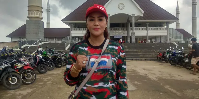 Pernah Jadi Korban, Maria Eva Terjun Langsung Bantu Korban Banjir