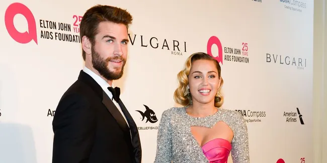 Perut Miley Cyrus Terlihat Membuncit, Sudah Positif Hamil?