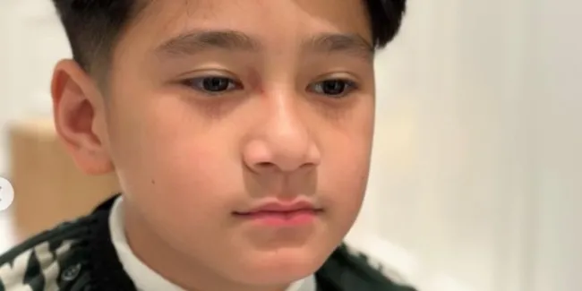 Pesona Rafathar saat Baru Potong Rambut Bikin Heboh Netizen, Ganteng Banget Disebut Mirip Jaehyun!