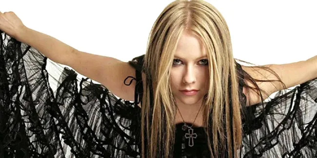 [Pic] Avril Lavigne Pamer Foto Untuk Single Terbaru