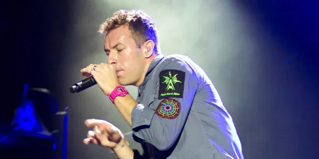 Pisah Dari Gwyneth Paltrow, Badan Chris Martin Malah Makin Hot