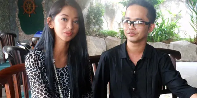 Poppy Bunga Malu-Malu Suka Musik Dangdut