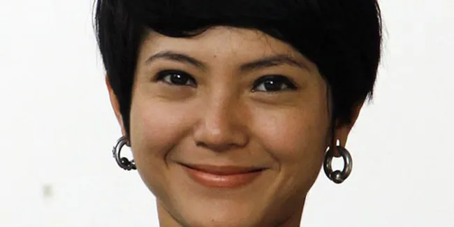 Poppy Sovia Dambakan Peran Feminin