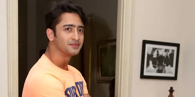 Pose di Dermaga, Adik Shaheer Sheikh Bergaya ala Film 'TITANIC'